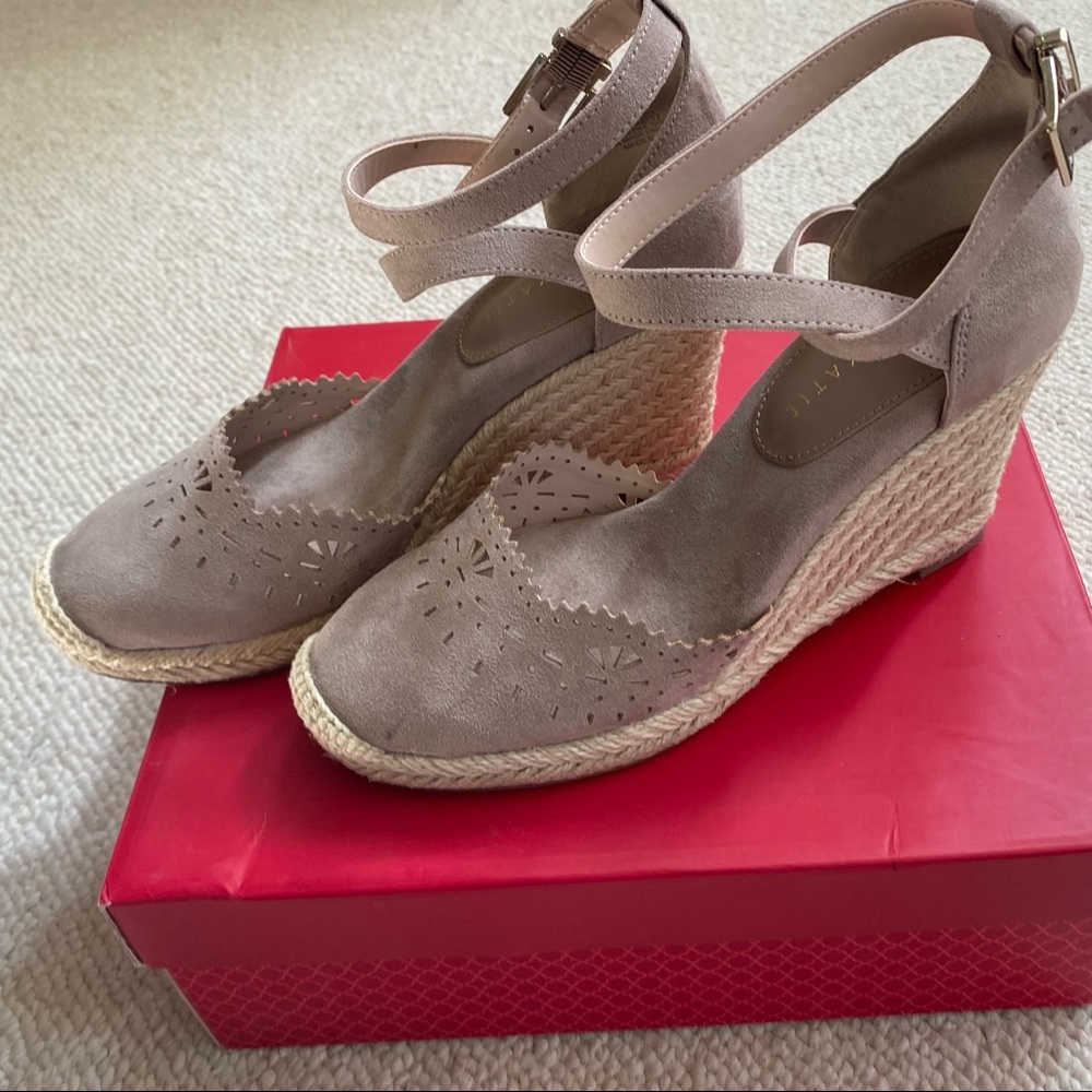 Kelly and Katie Women size 6 1/2 espadrille microsuede taupe new in box